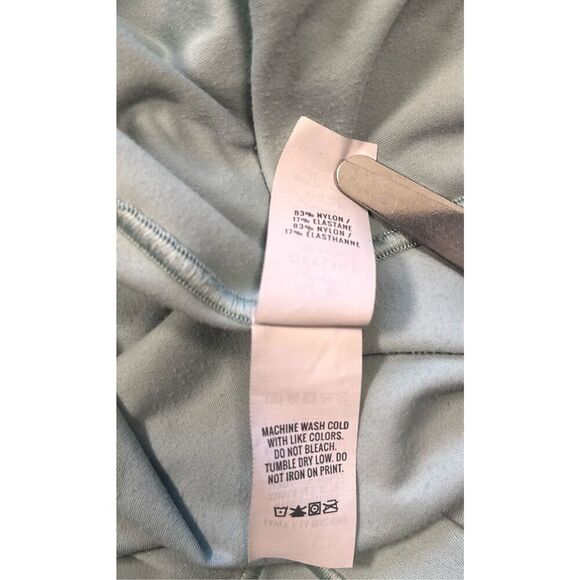 OFFLINE by Aerie Seamless Mock Neck Athleisure Long Sleeve Crop Top Size Medium - Picture 7 of 8